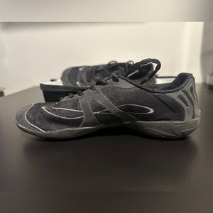 Nfinity Cheer Shoes- Vengeance Size 8.5, Black